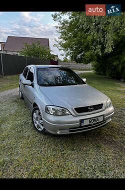 Хэтчбек Opel Astra 2000 в 