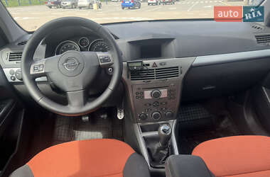 Универсал Opel Astra 2006 в 