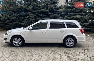 Универсал Opel Astra 2012 в 