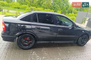 Седан Opel Astra 2006 в 