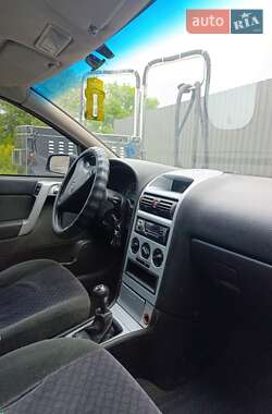 Седан Opel Astra 2006 в 