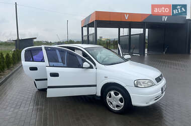 Хетчбек Opel Astra 2001 в 