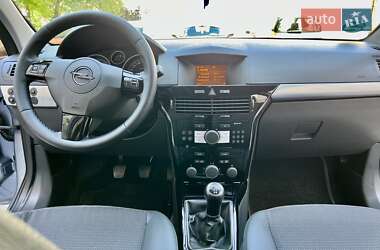Хэтчбек Opel Astra 2009 в 