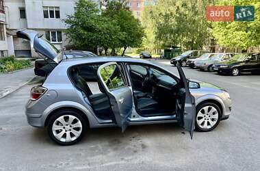 Хэтчбек Opel Astra 2009 в 
