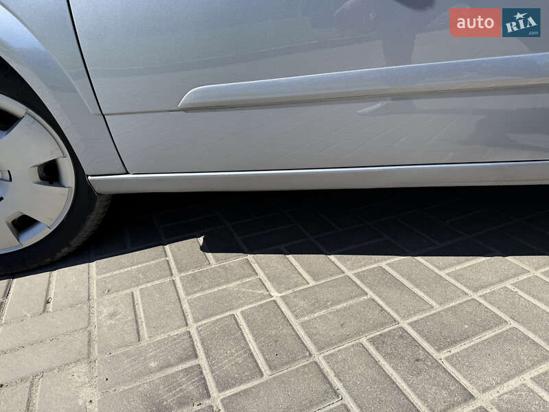 Універсал Opel Astra 2005 в Луцьку