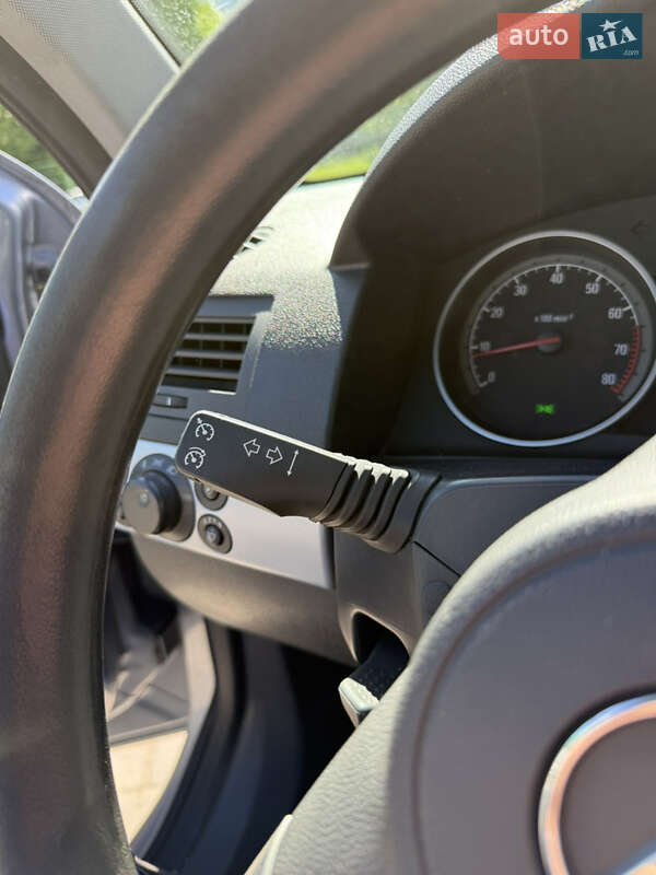 Універсал Opel Astra 2005 в Луцьку