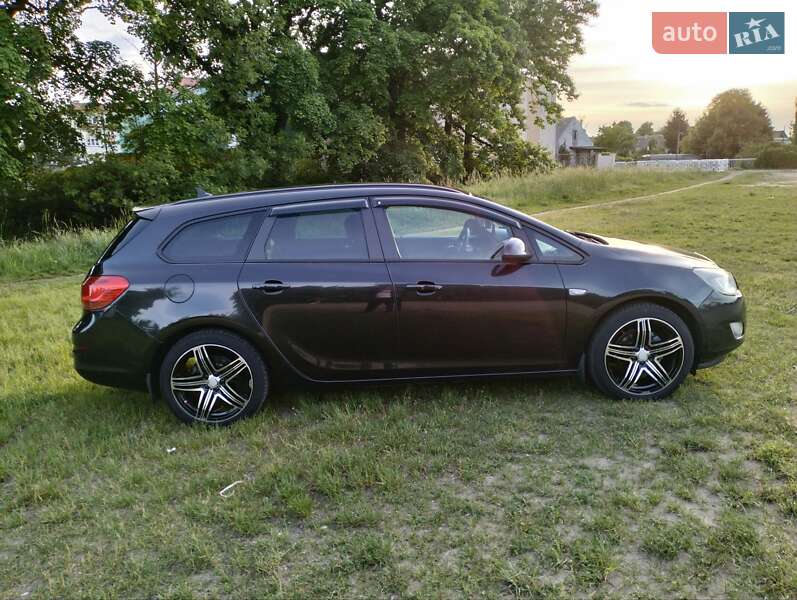 Универсал Opel Astra 2012 в Днепре