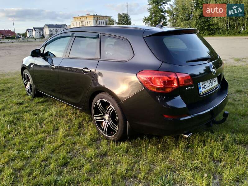 Универсал Opel Astra 2012 в Днепре