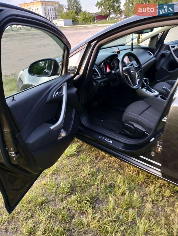 Универсал Opel Astra 2012 в Днепре