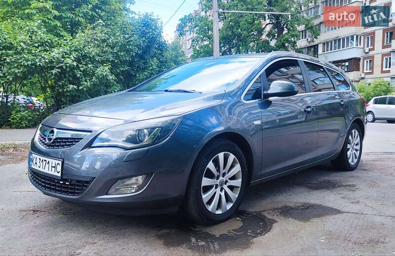 Универсал Opel Astra 2011 в Киеве