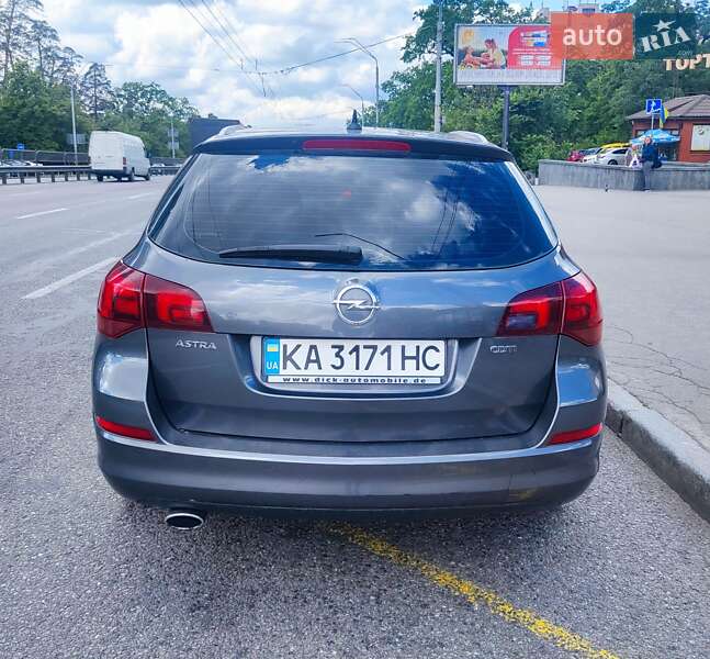 Универсал Opel Astra 2011 в Киеве