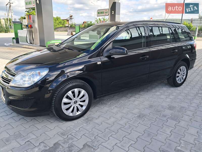 Универсал Opel Astra 2008 в Могилев-Подольске