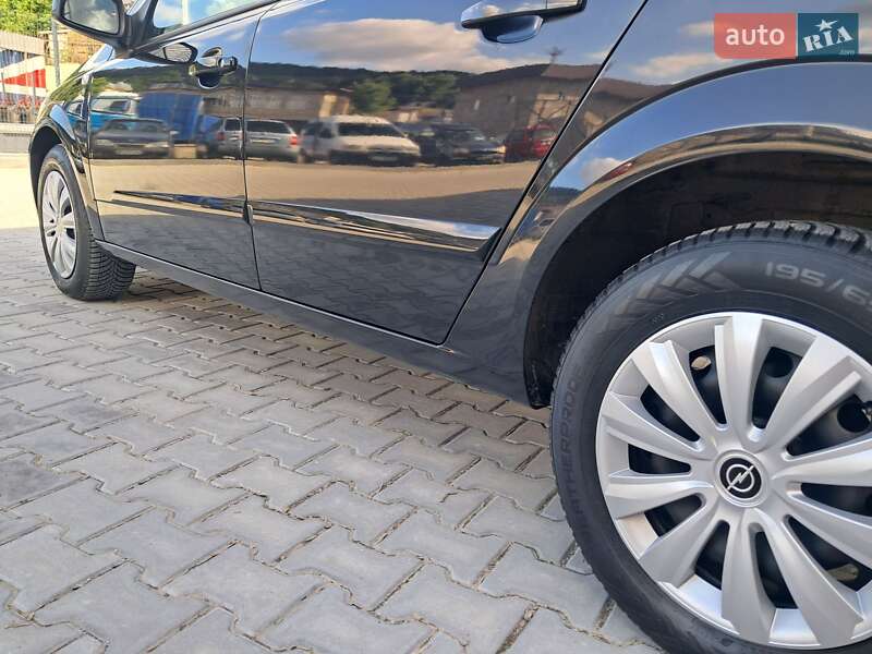 Универсал Opel Astra 2008 в Могилев-Подольске