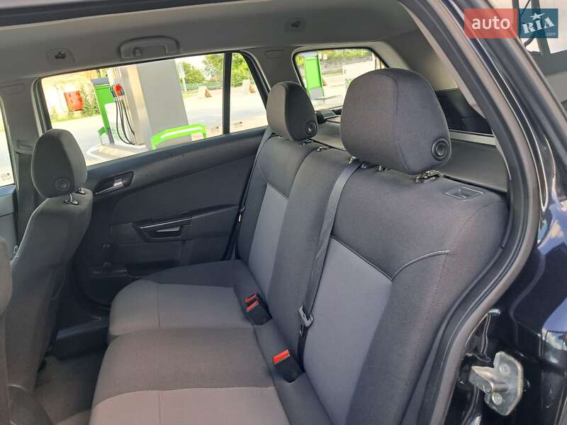 Универсал Opel Astra 2008 в Могилев-Подольске