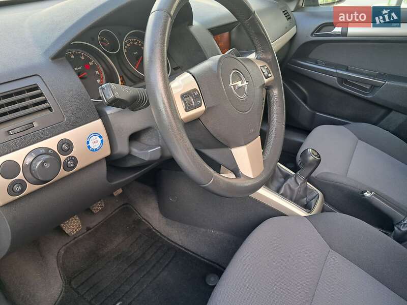 Универсал Opel Astra 2008 в Могилев-Подольске