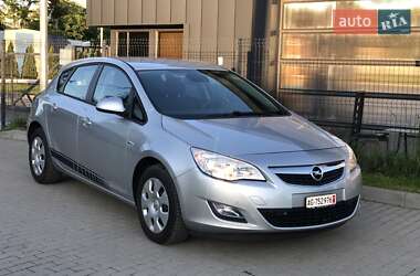 Хэтчбек Opel Astra 2011 в 