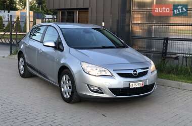 Хэтчбек Opel Astra 2011 в 