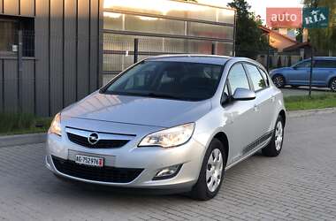 Хэтчбек Opel Astra 2011 в 