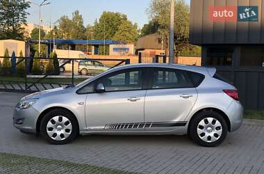 Хэтчбек Opel Astra 2011 в 