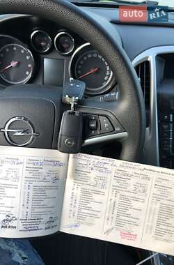 Хэтчбек Opel Astra 2011 в 