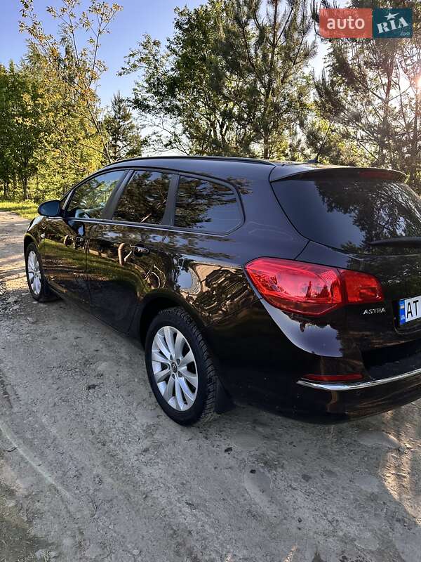 Універсал Opel Astra 2013 в Рожнятові