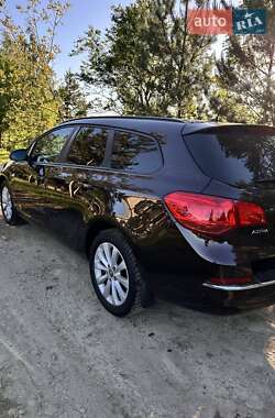 Універсал Opel Astra 2013 в 
