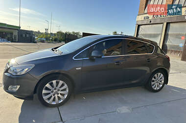 Хэтчбек Opel Astra 2010 в 