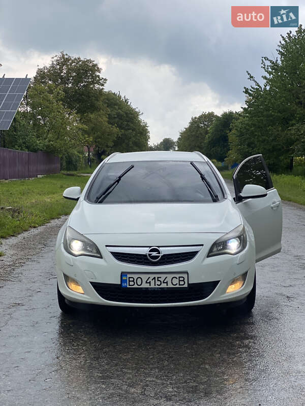 Opel Astra 2011