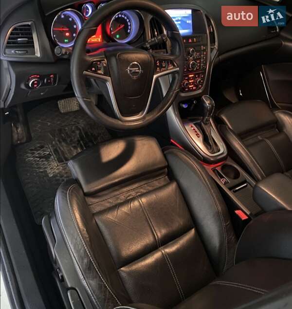 Универсал Opel Astra 2011 в Киеве