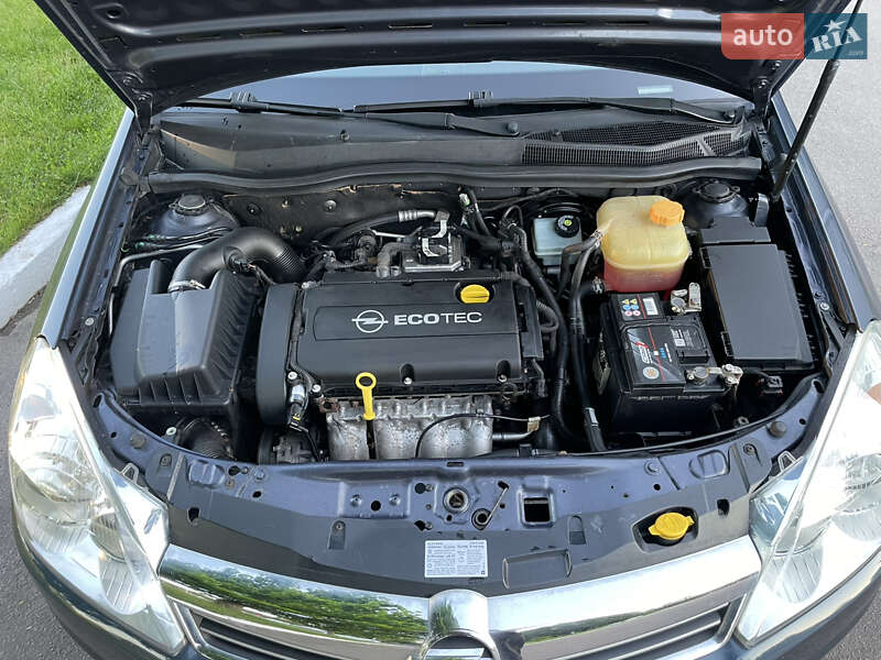 Универсал Opel Astra 2010 в Ровно