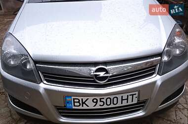 Хэтчбек Opel Astra 2012 в Ровно