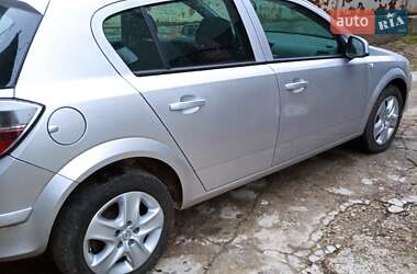 Хэтчбек Opel Astra 2012 в 
