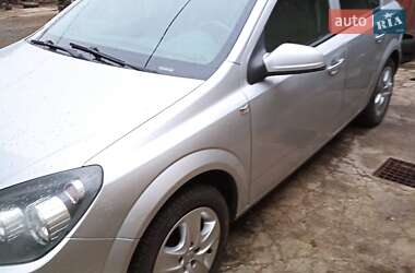 Хэтчбек Opel Astra 2012 в 