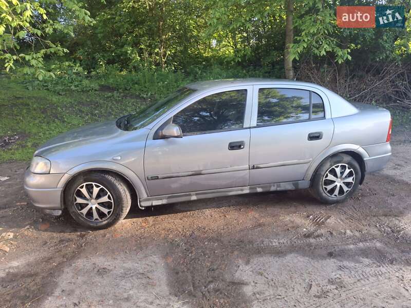 Седан Opel Astra 2003 в Острозі