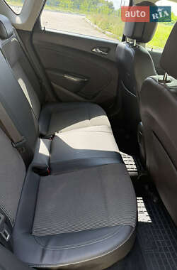 Хэтчбек Opel Astra 2011 в 