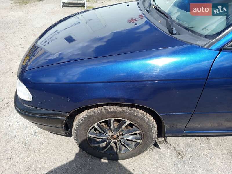 Хетчбек Opel Astra 1993 в Краснограді