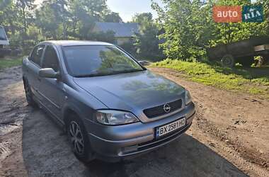 Седан Opel Astra 2003 в Остроге