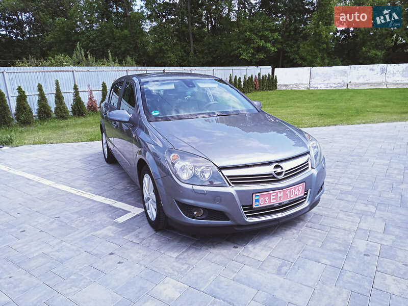 Хэтчбек Opel Astra 2007 в Луцке