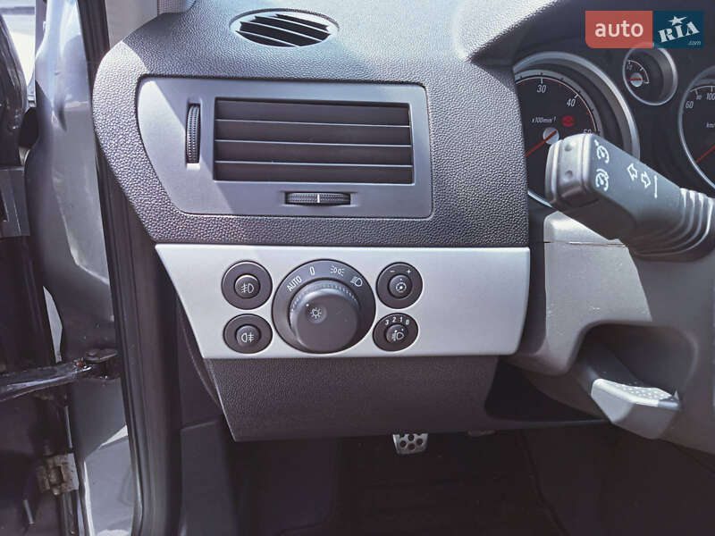 Хэтчбек Opel Astra 2007 в Луцке