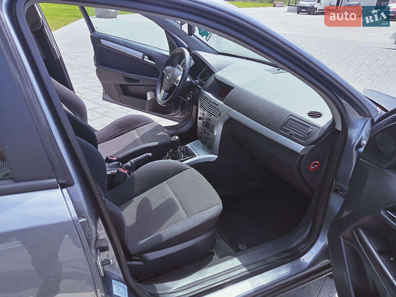 Хэтчбек Opel Astra 2007 в Луцке