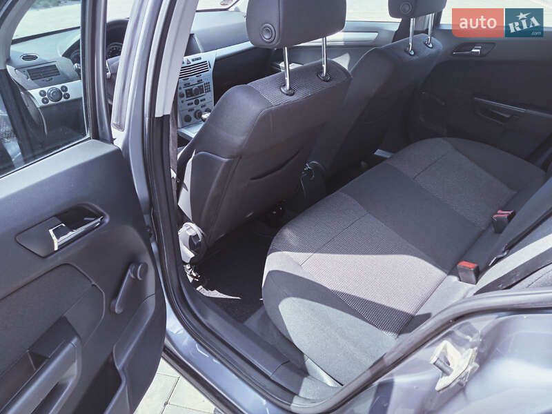 Хэтчбек Opel Astra 2007 в Луцке