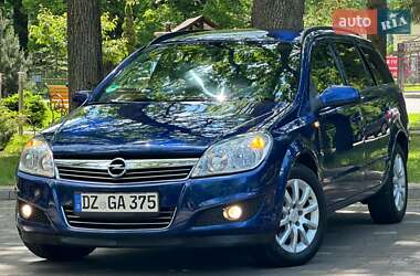 Універсал Opel Astra 2010 в Дрогобичі