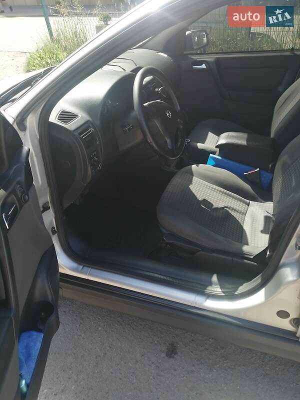 Универсал Opel Astra 2004 в Ивано-Франковске