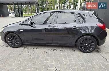 Хэтчбек Opel Astra 2011 в Городке