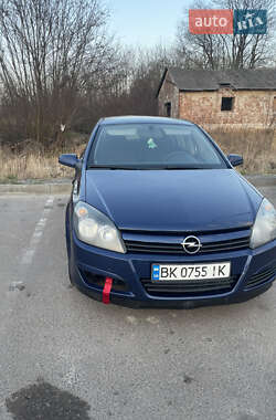 Хэтчбек Opel Astra 2005 в 