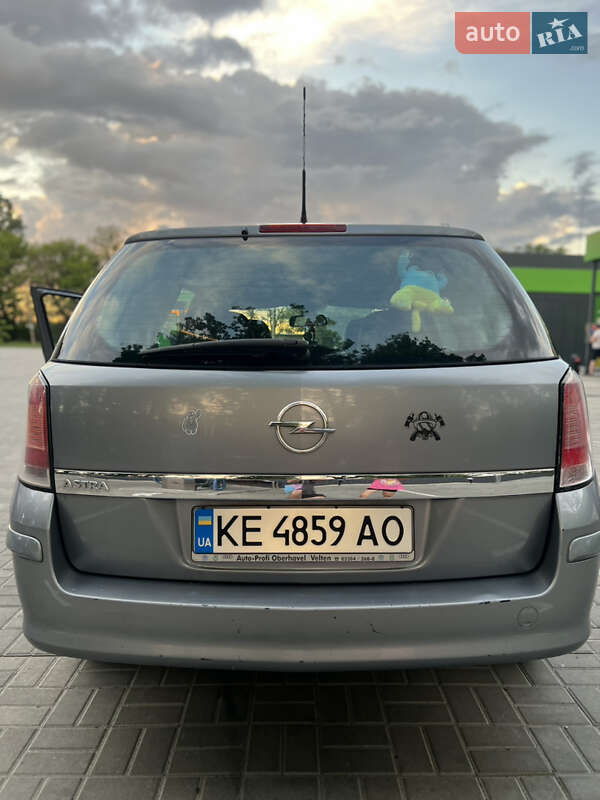 Універсал Opel Astra 2004 в Дніпрі