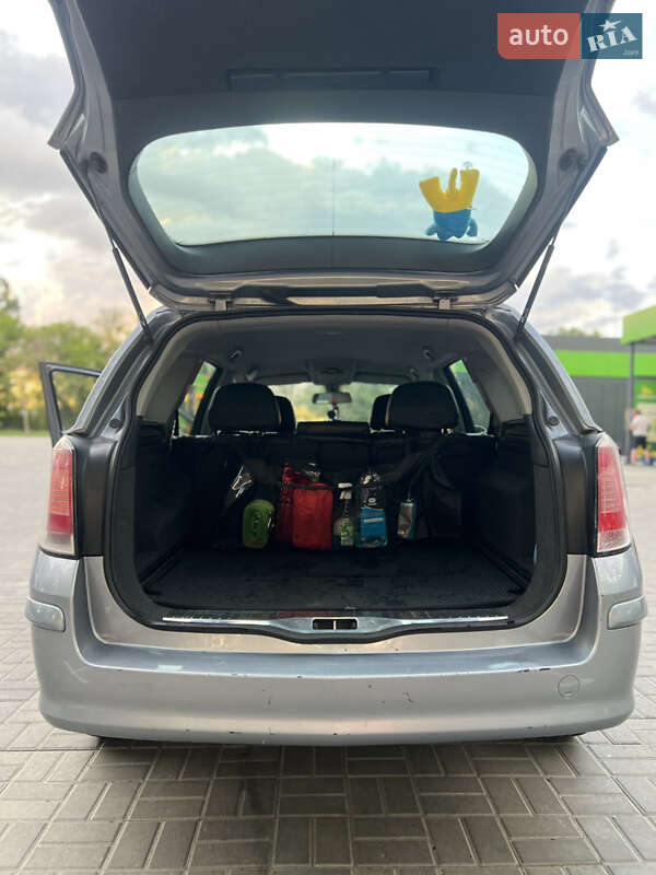 Універсал Opel Astra 2004 в Дніпрі