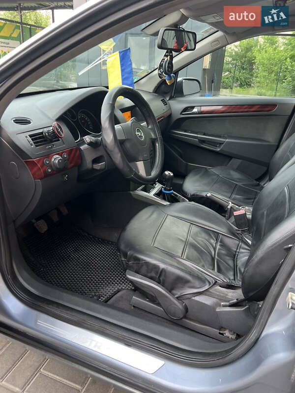 Універсал Opel Astra 2004 в Дніпрі