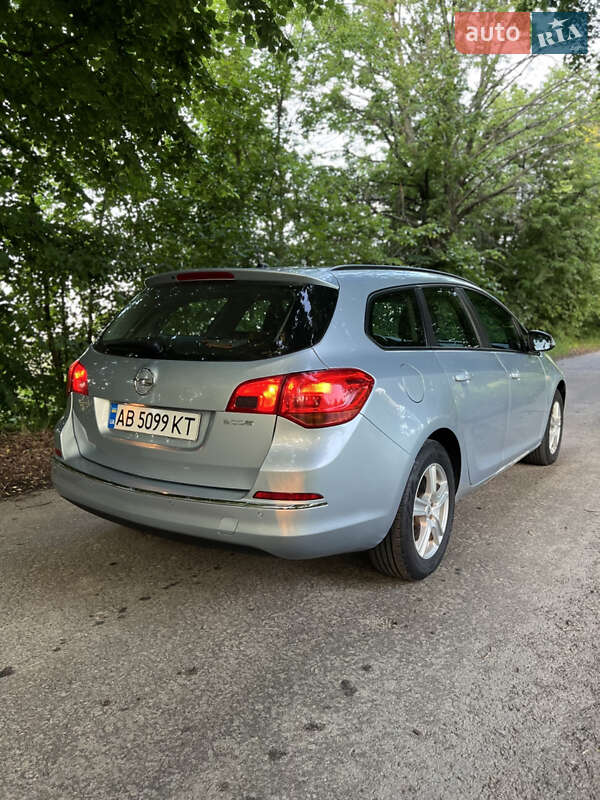 Универсал Opel Astra 2013 в Баре