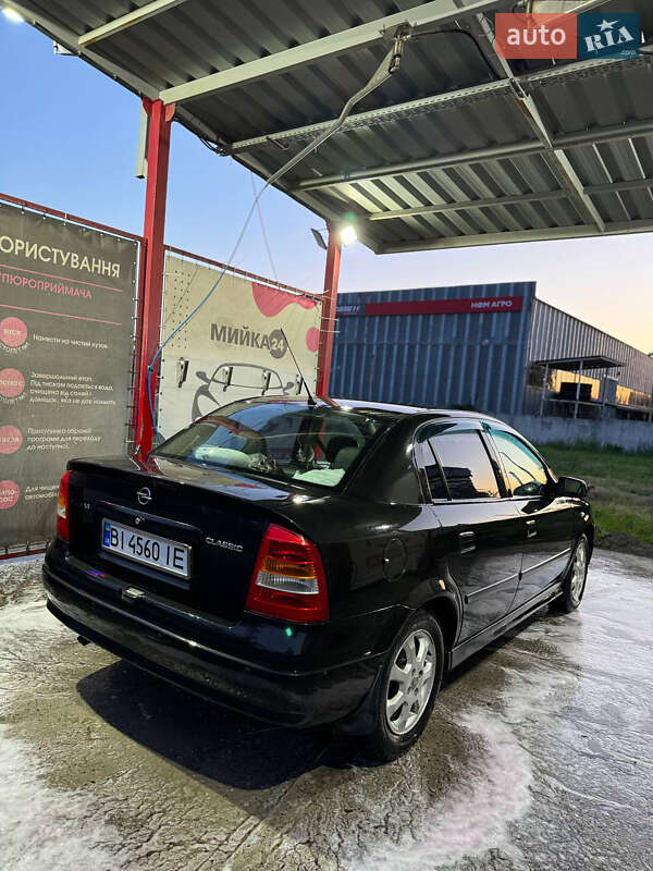 Седан Opel Astra 2006 в Новых Санжарах